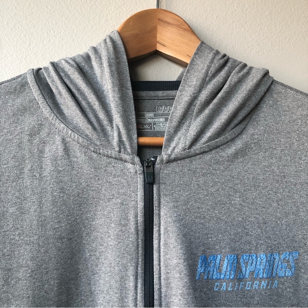 3/$25 UNDER ARMOUR Men’s Palm Springs Gray Zip Up Warm Up Jacket with Hood - Picture 3 of 11